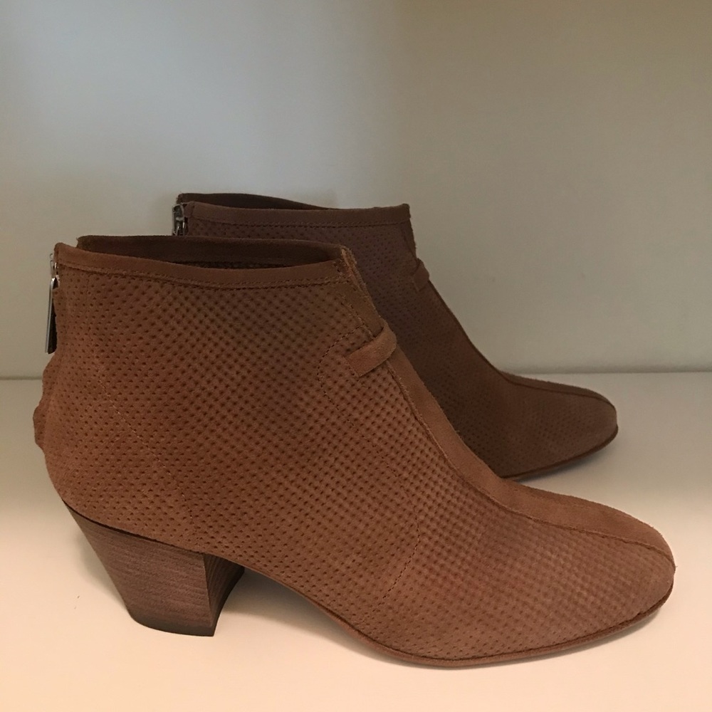 Aquatalia boots